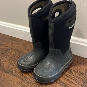 Classic high handle Bogs youth boots, size 9